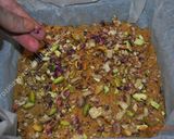 A picture of step 6 of Besan Halwa حلوای آرد نخودچی.