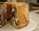 A picture of step 18 of Cocoa Marble Chiffon Cake.