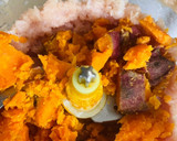Foto langkah ke 2 dari resep Perkedel ayam ubi.