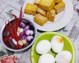 Foto langkah ke 1 dari resep Semur Tahu & Telor Pedas.