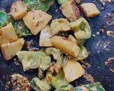 A picture of step 4 of Aloo tikka masala.