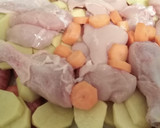 Foto del paso 1 de la receta: Pollo al horno con longanizas, patatas y zanahorias