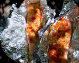 Foto del paso 2 de la receta Papillote de salmón y vegetales preparado al vapor