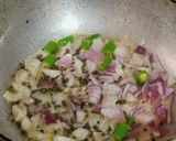 A picture of step 2 of Bread Upma with beetroot & sesame seeds.