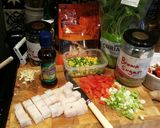 A picture of step 2 of Noodle soup (Tom Yam soup).