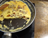 Foto del paso 3 de la receta: Tortilla de cebolla y boletus