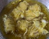 Foto langkah ke 5 dari resep Mie Sosis Lilit.