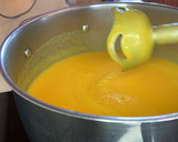 Foto del paso 6 de la receta: Crema de calabaza, langostinos y huevo mollet