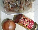 Foto langkah ke 1 dari resep Udang Asam Manis praktis.