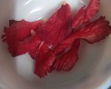 A picture of step 1 of Hibiscus Tea.