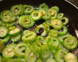 A picture of step 3 of Crispy Bitter Gourd Fry.