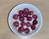 Foto del paso 8 de la receta: Desayuno de uvas 🍇 con yogur y pasas