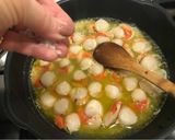 Foto del paso 4 de la receta: Ostiones al pil pil con vino blanco