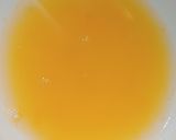 A picture of step 1 of Mandarin Orange lemon juice.