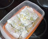 Foto del paso 1 de la receta: Merluza aromatizada de cítricos con ensalada y papas cocidas