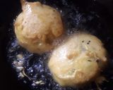 A picture of step 6 of Cheesy Vada Pav.