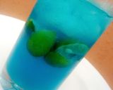 A picture of step 4 of Blue curacao lemonade.