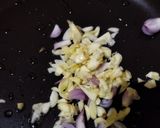 Foto langkah ke 2 dari resep Okra Saus Bawang.