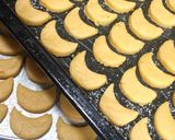 Foto langkah ke 5 dari resep Cheesy Snow White Cookies (Putri Salju Almond Keju).