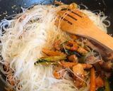 Szezámmagos üvegtészta zöldségekkel és csirkemellel recept fázis 4 fotója