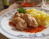 Foto del paso 15 de la receta: Albóndigas de Sepia en salsa de piquillos y puré de patatas