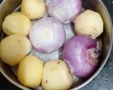 A picture of step 1 of Tandoori aloo - pyaaz subji.