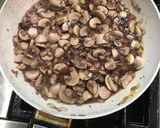 Foto del paso 3 de la receta: Carre de cerdo mechado con ciruelas y salsa de champiñones