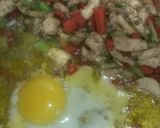 A picture of step 3 of Chicken Egg fried rice.