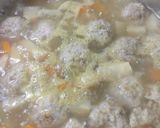 Lett húsgombócleves - Frikadeļu zupa recept fázis 3 fotója