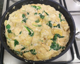 Foto del paso 3 de la receta: Tortilla de alcachofas y espinacas con alioli de aguacate
