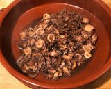 Foto del paso 9 de la receta: Chipironcitos marinados en Miso Cítrico con cebolla y champiñón