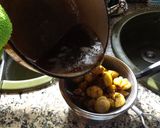 Foto del paso 5 de la receta: Castañas en almíbar recubiertas con chocolate