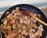 Foto del paso 2 de la receta: Salmón relleno de camarones y champiñones