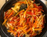 Foto del paso 2 de la receta: Wok de pollo y verduras 🍗🍅#SOSCARLI