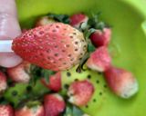 Foto langkah ke 3 dari resep Es rasa yougurt strawberry.