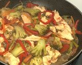 Foto del paso 2 de la receta: Verduras con pollo salteadas tipo shop suey