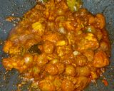 Foto langkah ke 4 dari resep Rendang Ayam Kentang Mini Bumbu Instant.