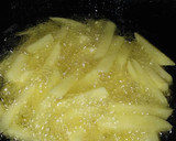 Foto del paso 2 de la receta: Papas fritas con salsa de cheddar, panceta y cebolla de verdeo
