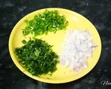 A picture of step 1 of Suji ke pakode.