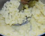 Foto del paso 2 de la receta: Puré con salchichas rellenas