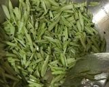 A picture of step 4 of Lau’er Khosha Bhaja (Bottle Gourd Skin Fry) 💁🏻♀️.