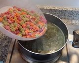 Foto del paso 3 de la receta Pasta y espinacas al horno con salsa de queso