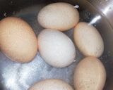Jajka w sosie śmietanowym krok przepisu 1 zdjęcie