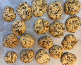 Φωτογραφία βήματος 2 της συνταγής Cookies 🍪 με 3 σοκολάτες 🍫