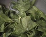 Foto langkah ke 1 dari resep Spaghetti With Spinach.