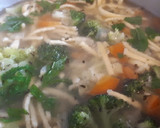 Foto del paso 4 de la receta: Sopa de pollo con verduras y pasta alemana