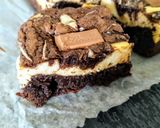 A picture of step 10 of Lindt cheesecake brownies.