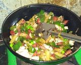 A picture of step 6 of Chicken pasta with green vegetable soup.