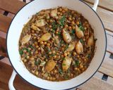 Foto del paso 9 de la receta: Cazuela de calamares con col y garbanzos estofados