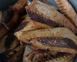 Foto langkah ke 1 dari resep Gulai ikan pindang daun kemangi.